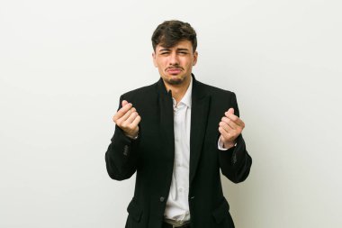 Genç iş İspanyol adam o para olduğunu gösteren.