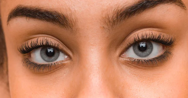 Close-up van een blauwe ogen — Stockfoto