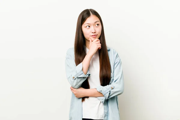 Young Asian Woman Looking Sideways Doubtful Skeptical Expression — Stock Photo, Image