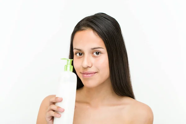 Close Beautiful Natural Hispanic Young Woman Holding Moisturizing Cream Bottle — Stock Photo, Image