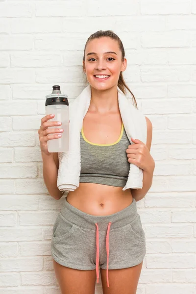 Jonge Blanke Vrouw Die Sportkleding Draagt Met Een Waterfles — Stockfoto