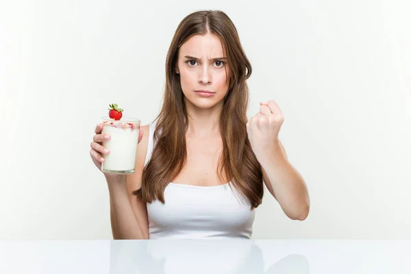 Young Caucasian Woman Holding Smoothie Showing Fist Camera Aggressive Facial — Stock Photo, Image