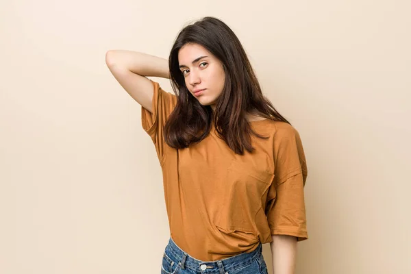 Young Brunette Woman Beige Background Suffering Neck Pain Due Sedentary — Stock Photo, Image