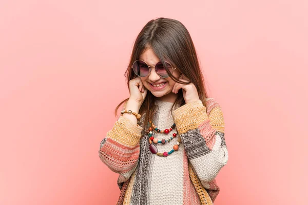 Little Hippie Girl Covering Ears His Hands — Stock Photo, Image