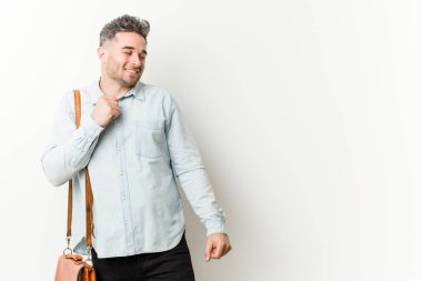 Dans ve having fun genç yakışıklı iş adamı.