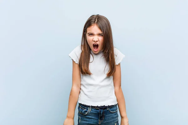 Χαριτωμένο Κορίτσι Ουρλιάζει Πολύ Θυμωμένη Και Επιθετική — Φωτογραφία Αρχείου