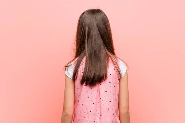 Niedliches Kleines Mädchen Von Hinten Rückblickend — Stockfoto