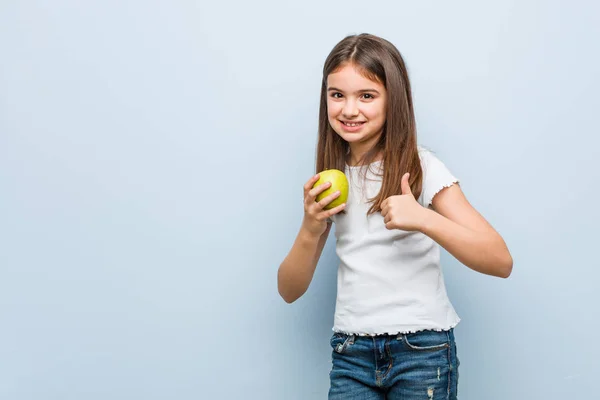 Little Caucasian Girl Holding Green Apple Smiling Raising Thumb — Stock Photo, Image
