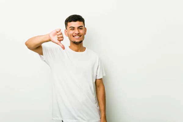 Young Hispanic Man Showing Dislike Gesture Thumbs Disagreement Concept — Stock Photo, Image