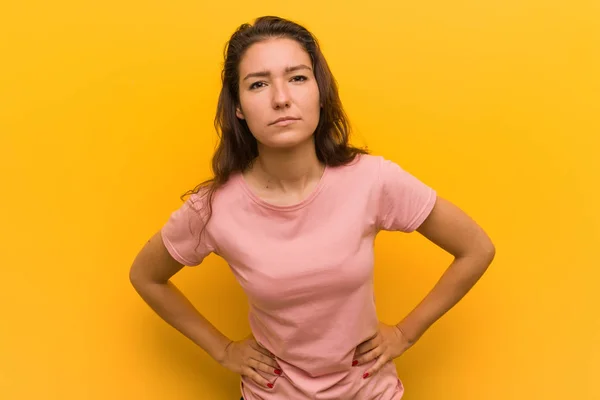 Young European Woman Isolated Yellow Background Scolding Someone Very Angry — Stock Photo, Image