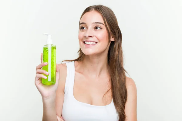 Young Caucasian Woman Holding Aloe Vera Bottle Smiling Confident Crossed — Stock Photo, Image