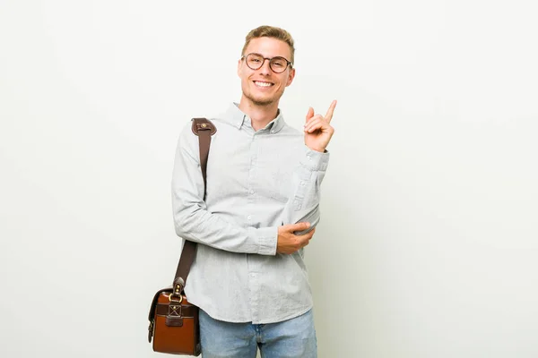 Young Caucasian Business Man Smiling Cheerfully Pointing Forefinger Away — Stock Photo, Image
