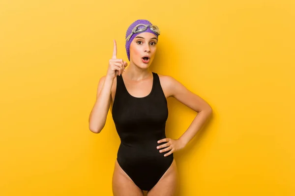 Giovane Nuotatrice Caucasica Avendo Idea Concetto Ispirazione — Foto Stock
