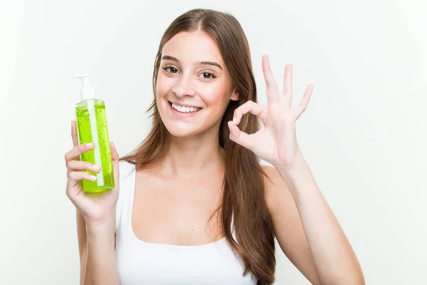 Young Caucasian Woman Holding Aloe Vera Bottle Cheerful Confident Showing — Stock Photo, Image