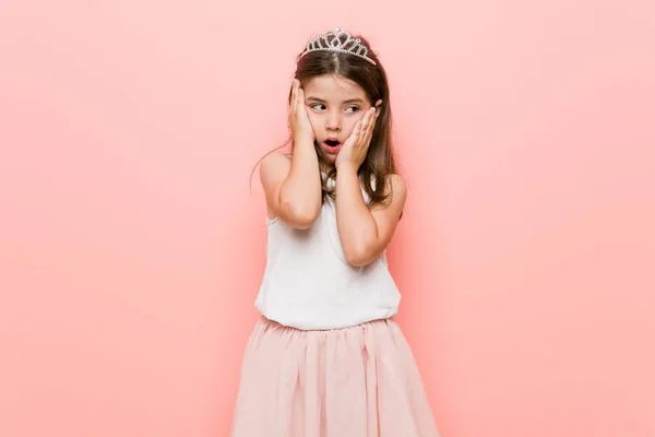 Маленька Дівчинка Принцесі Виглядає Безглуздо Плаче — стокове фото