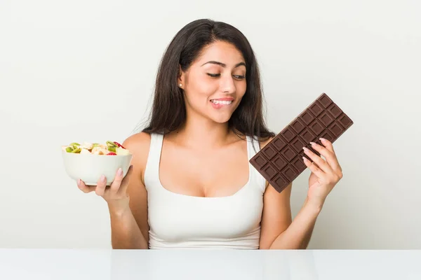 Young Hispanic Woman Choosing Apple Chocolate Tablet — Stock Photo, Image