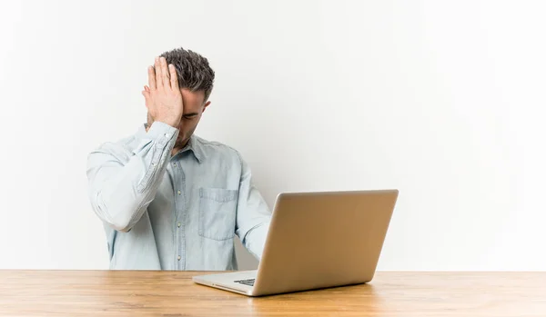 Young Handsome Man Working His Laptop Forgetting Something Slapping Forehead — Stock Photo, Image