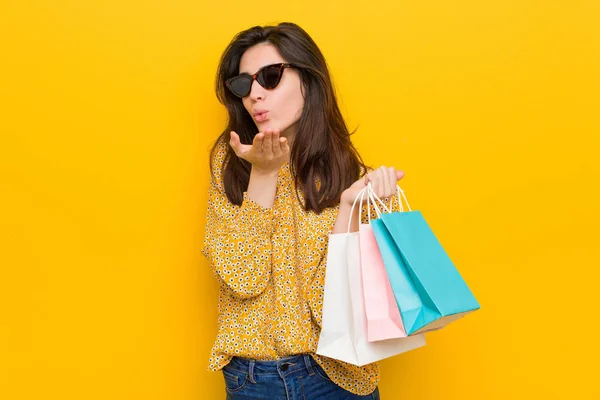 Unga Kaukasiska Kvinna Går Till Shopping — Stockfoto