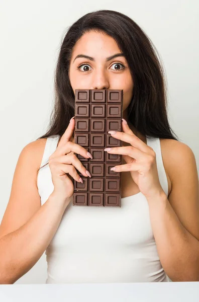 Young Hispanic Woman Holding Chocolate Tablet — Stock Photo, Image