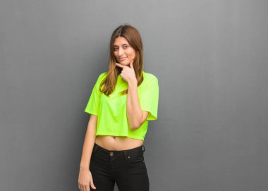 Genç serin Rus kız bir fikir düşünme