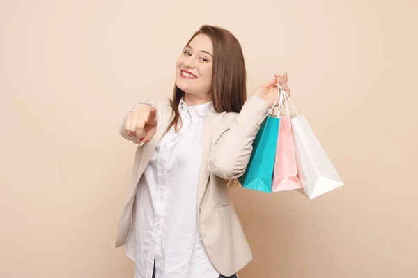 Unga Kaukasiska Kvinna Går Till Shopping — Stockfoto