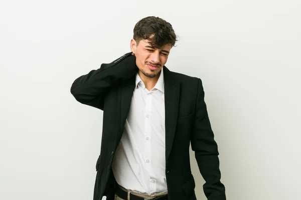 Jovem Homem Hispânico Negócios Sofrendo Dor Pescoço Devido Sedentarismo — Fotografia de Stock