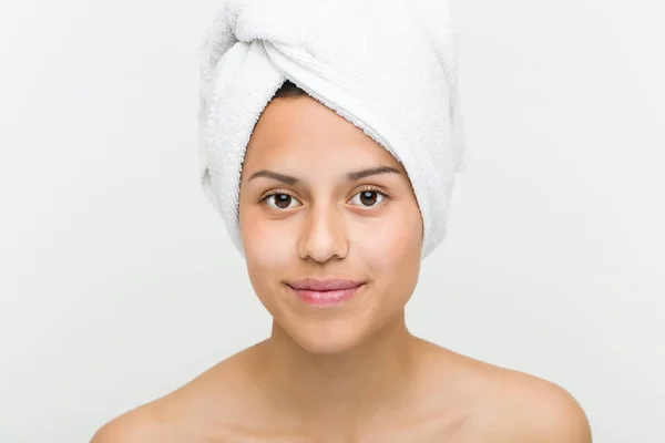 Close Beautiful Natural Hispanic Young Woman Towel Her Head — Stock Photo, Image