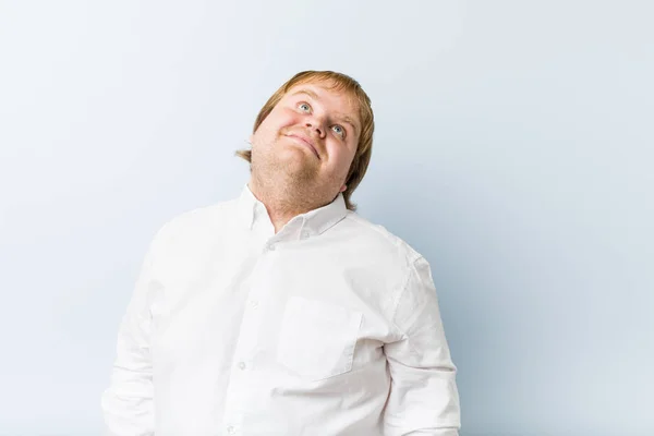 Young Authentic Redhead Fat Man Dreaming Achieving Goals Purposes — Stock Photo, Image