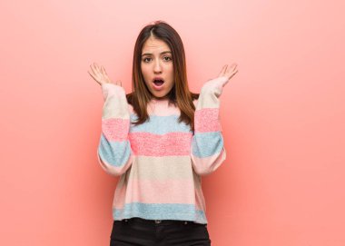 Sürpriz ve şok Genç Sevimli Kadın