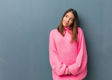 Genç modern kadın hedefleri ve amaçları ulaşmanın hayal