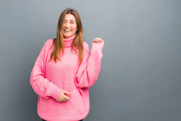 Jonge Russische Natuurlijke Meisje Lachen Plezier — Stockfoto