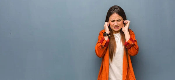 Young Natural Woman Covering Ears Hands — Stock Photo, Image