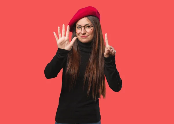 Junge Künstlerin Zeigt Nummer Sechs — Stockfoto