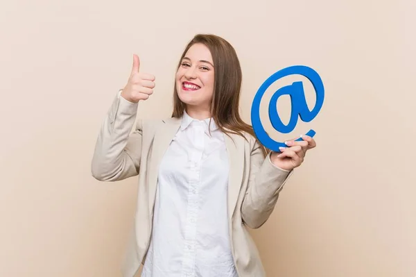 Young Caucasian Woman Holding Icon — Stock Photo, Image