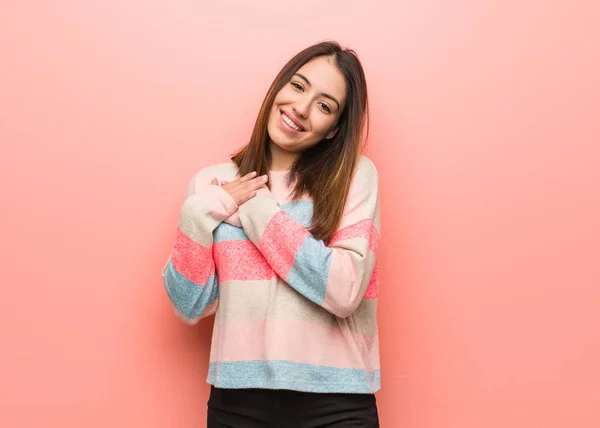 Jonge Leuke Vrouw Doen Een Romantisch Gebaar — Stockfoto