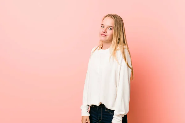 Jeune Adolescente Blonde Rêvant Atteindre Des Objectifs Des Buts — Photo