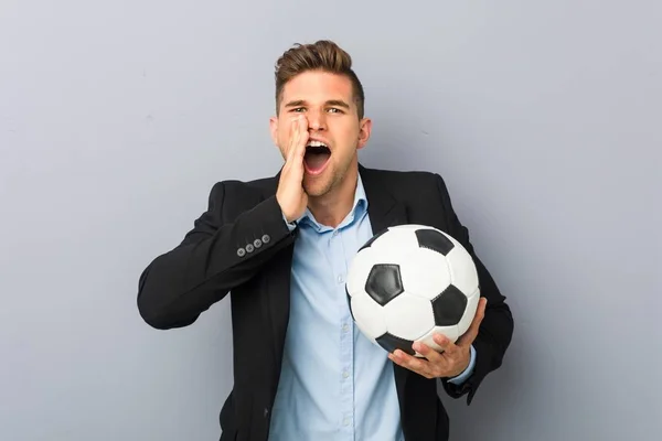 Joven Entrenador Fútbol Gritando Emocionado Frente —  Fotos de Stock