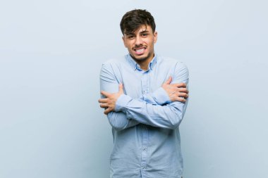 Genç İspanyol iş adamı düşük ateş ya da hastalık yüzünden soğuyor..