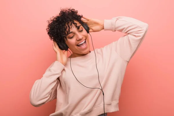 Jovem Afro Americana Com Sinal Nascença Dançando Ouvindo Música Com — Fotografia de Stock