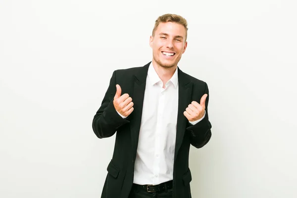 Young Caucasian Business Man Raising Both Thumbs Smiling Confident — Stock Photo, Image