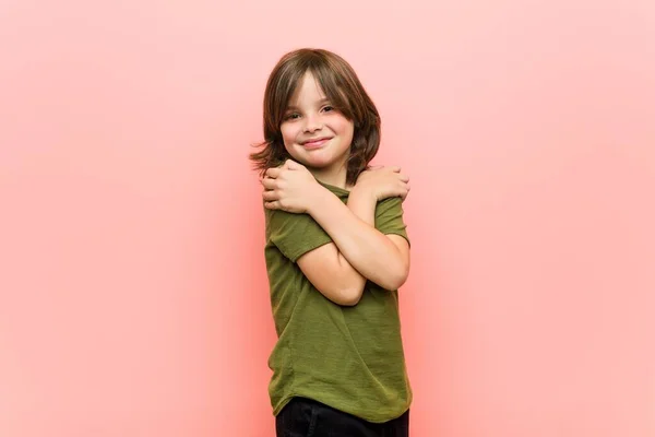 Abraços Menino Sorrindo Despreocupado Feliz — Fotografia de Stock