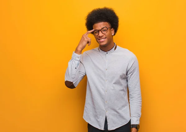 Jovem Afro Americano Sobre Uma Parede Laranja Fazendo Gesto Decepção — Fotografia de Stock