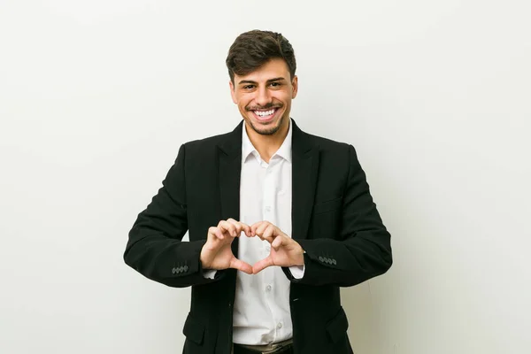 Joven Hombre Hispano Negocios Sonriendo Mostrando Una Forma Corazón Con —  Fotos de Stock