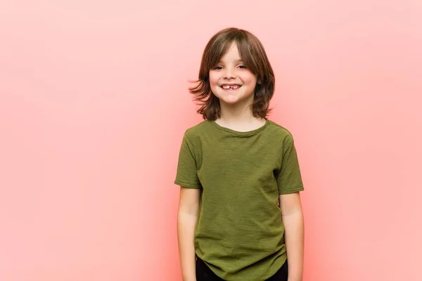 Маленький Хлопчик Щасливий Усміхнений Веселий — стокове фото