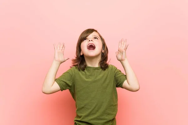 Little Boy Screaming Sky Looking Frustrated — Stock Photo, Image