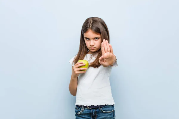 Little Caucasian Girl Holding Green Apple Standing Outstretched Hand Showing — Stock Photo, Image