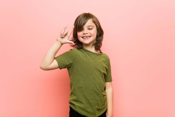 Μικρό Αγόρι Δείχνει Μια Χειρονομία Κέρατα Έννοια Επανάσταση — Φωτογραφία Αρχείου