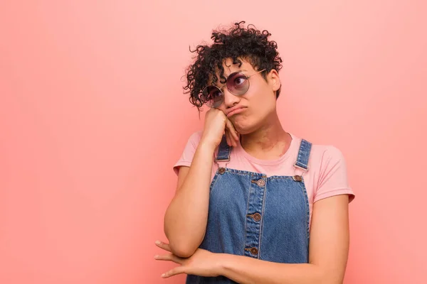 Joven Mixta Afroamericana Adolescente Mujer Que Siente Triste Pensativo Mirando — Foto de Stock