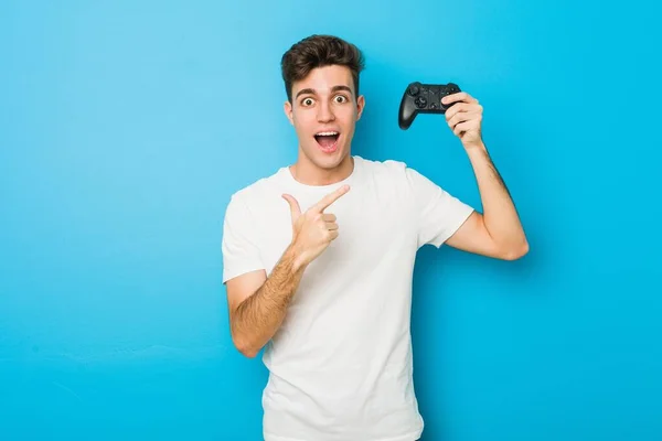 Teenager Kaukasischen Mann Mit Einem Spiel Controller — Stockfoto