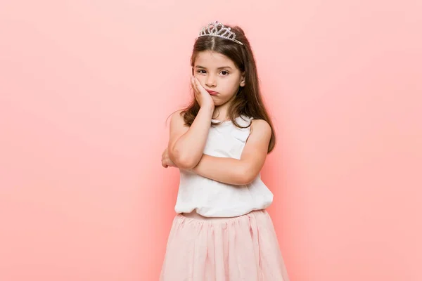 Niña Que Lleva Una Mirada Princesa Que Está Aburrido Fatigado —  Fotos de Stock